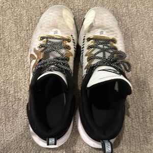 Men’s nike Giannis size 13